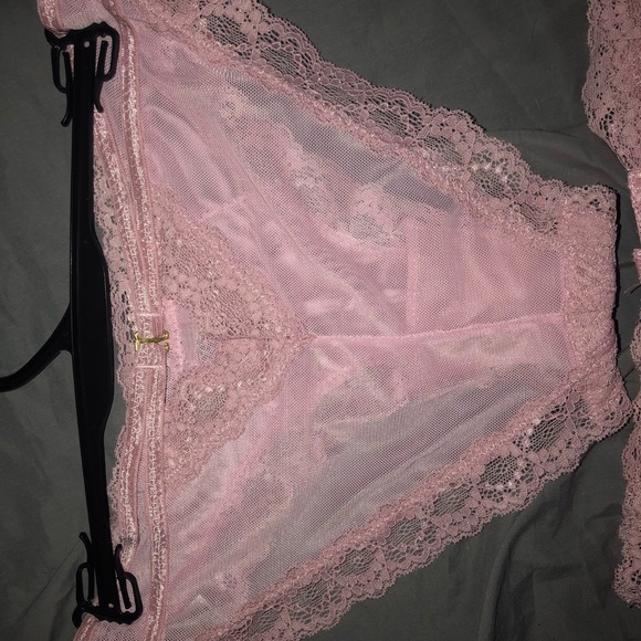 New with tags! Pink Lace Bra and Panty Set! - Picture 4 of 6